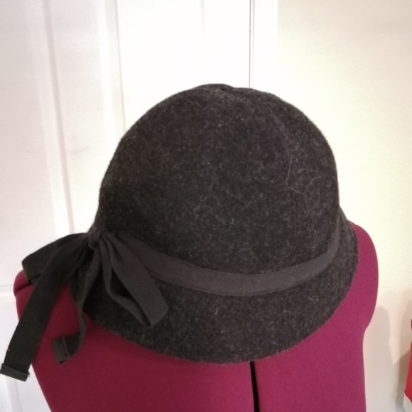mark. Cloche Hat with ribbon - Picture 1 of 1